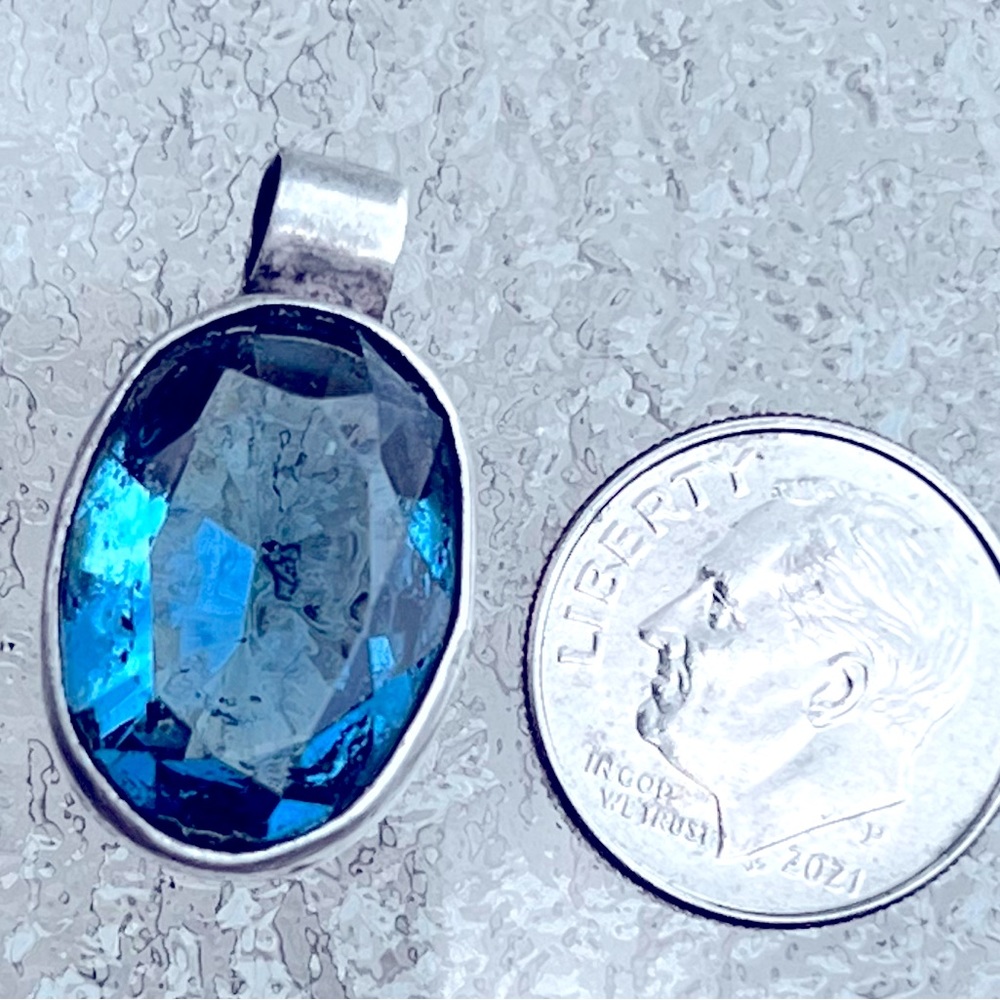 Blue Topaz in .925 silver Pendant